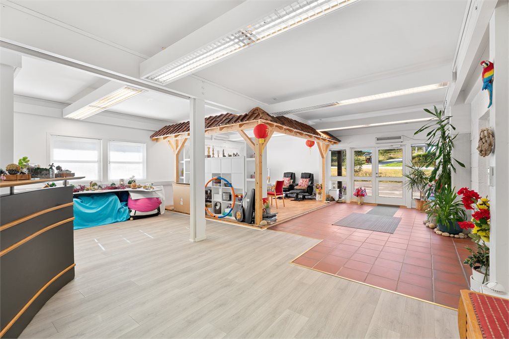 Fra hovedetasjen, som i dag er innredet med flere soner og arbeidsgrupper.